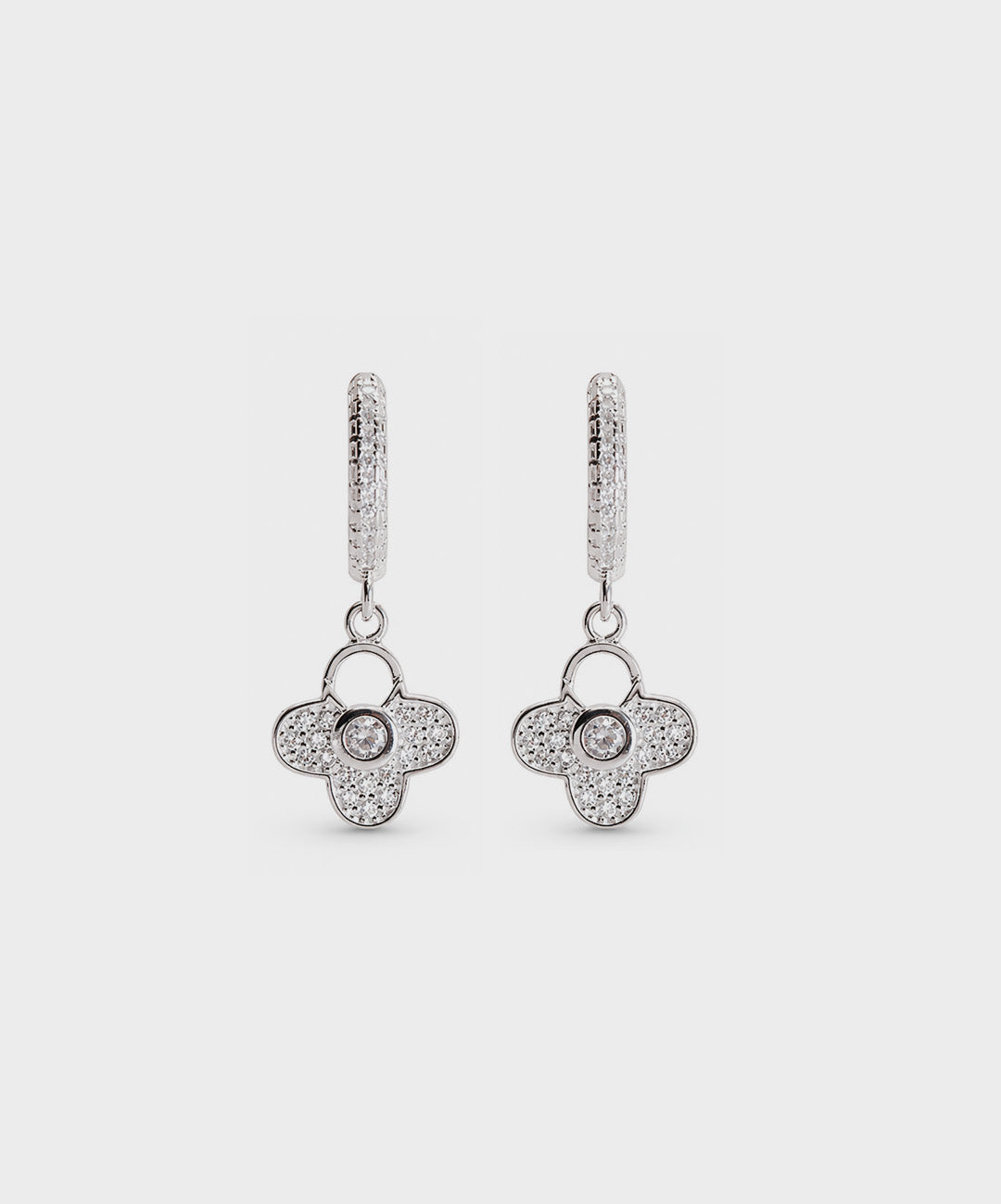 Arete Aretes Con Dije De Trébol En Pavé