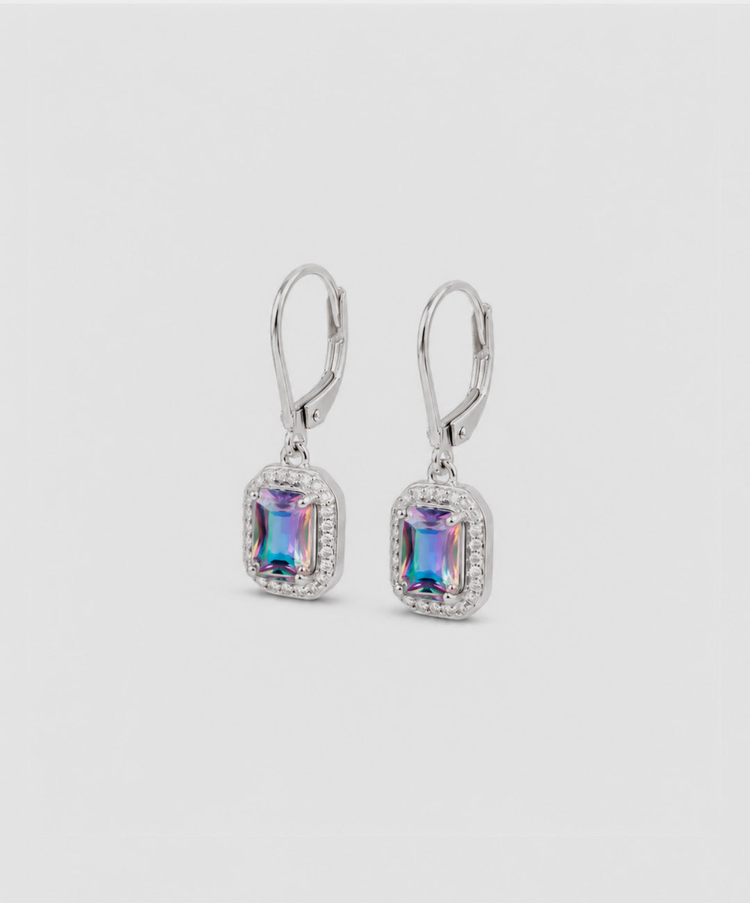 Arete Aretes Rectangulares Con Halo De Circones - color Tornasol, tono Tornasol morado