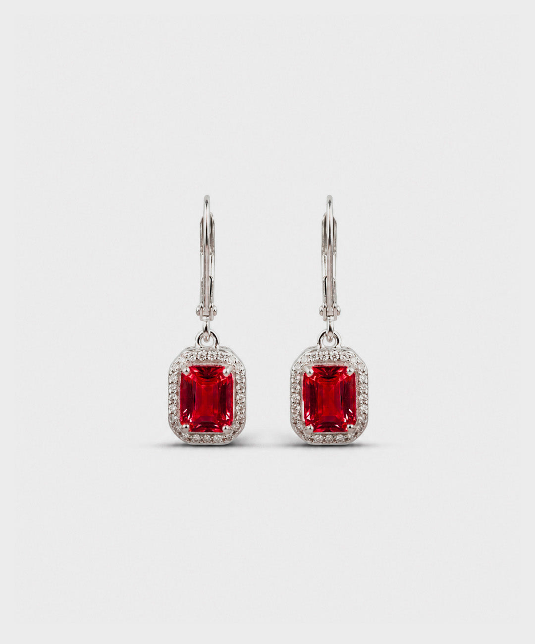 Arete Aretes Rectangulares Con Halo De Circones - color Rojo, tono Rojo intenso
